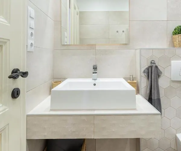 L10 Dolce Budapest